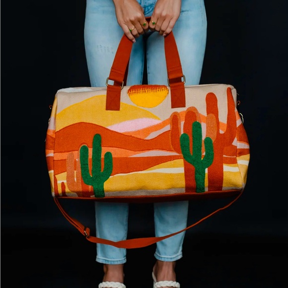 Last one 💚! Gorgeous desert duffle bag 😍🏜️! - Picture 3 of 6